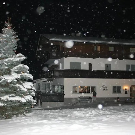 Haus Hubertus בית הארחה 4*